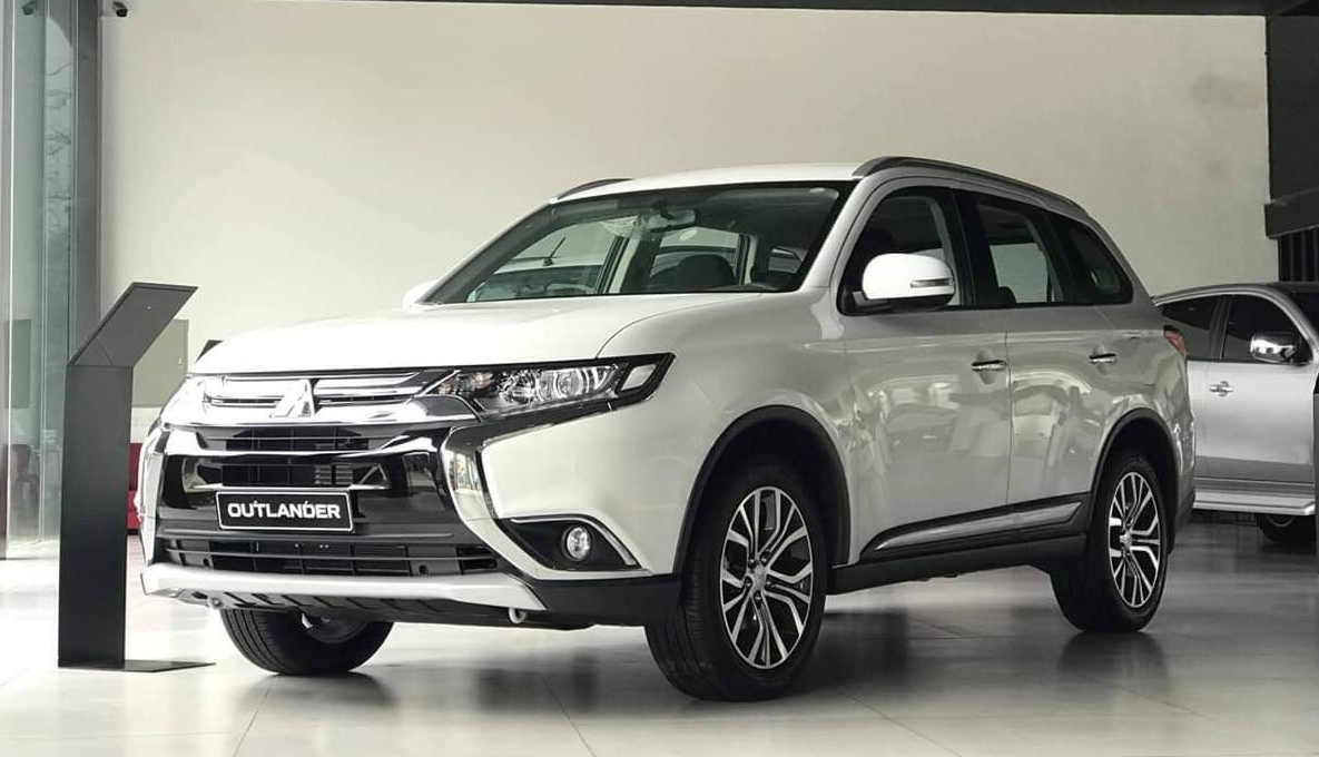 Mitsubishi Outlander giảm giá gần 150 triệu xả hàng tồn
